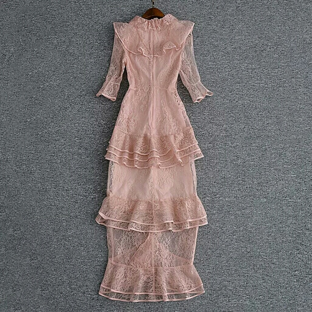 Blush Classy Lace dress - Picture 2 of 5
